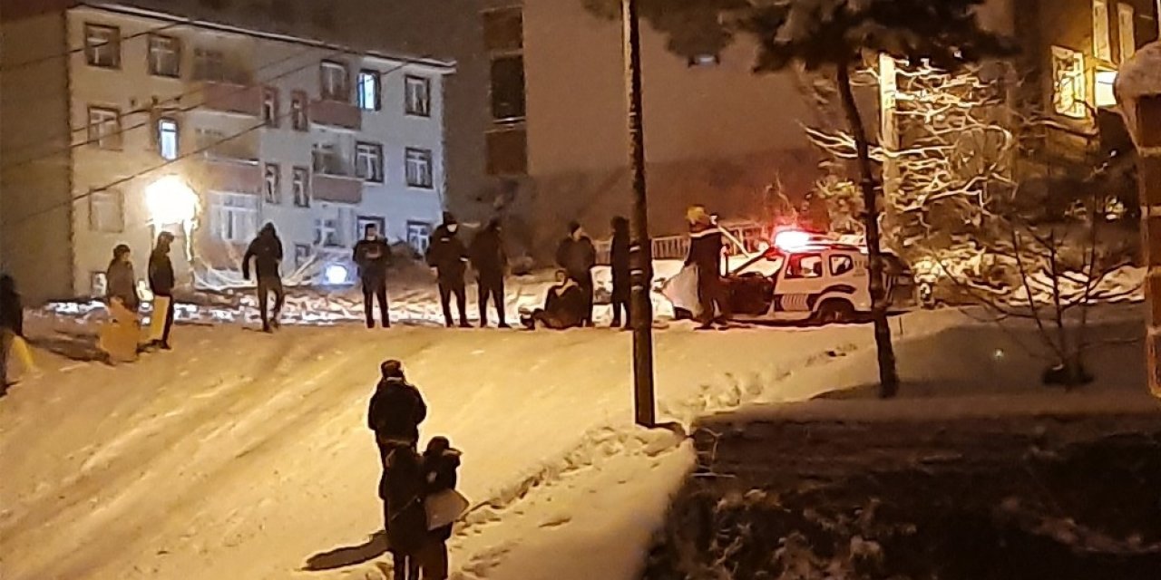 Kayak Yapan Gençlere Polis Ekiplerinden Uyarı