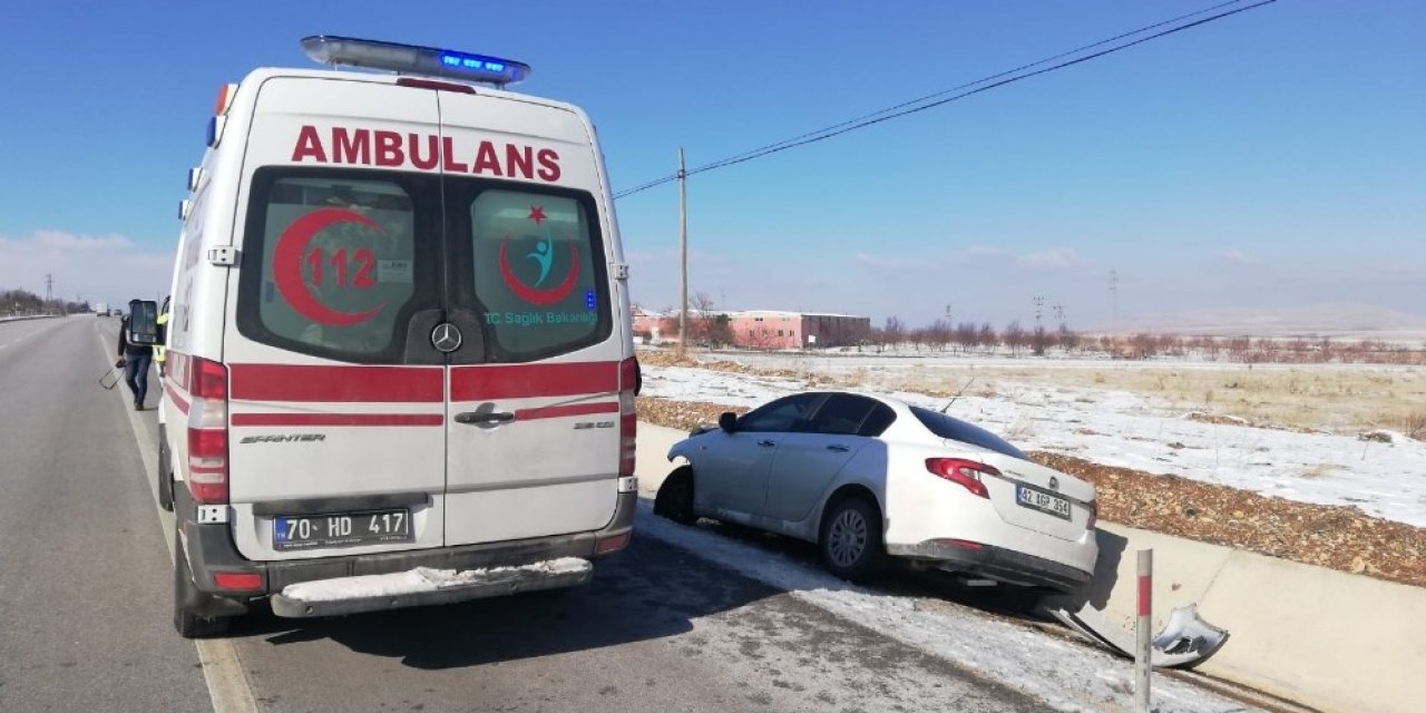 Lastiği Patlayan Otomobildekiler Kazayı Sıyrıklarla Atlattı