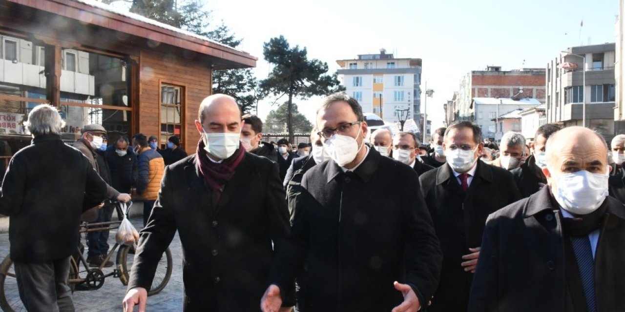 Bakan Kasapoğlu, Hafız Niyazi Kasapoğlu’nun Cenazesine Katıldı