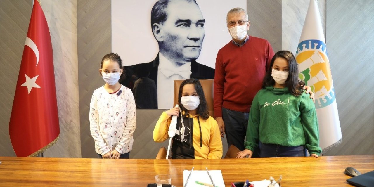 Başkan Tarhan, Beyaz Baston Haftasında Görme Engelli Ecrin’i Konuk Etti