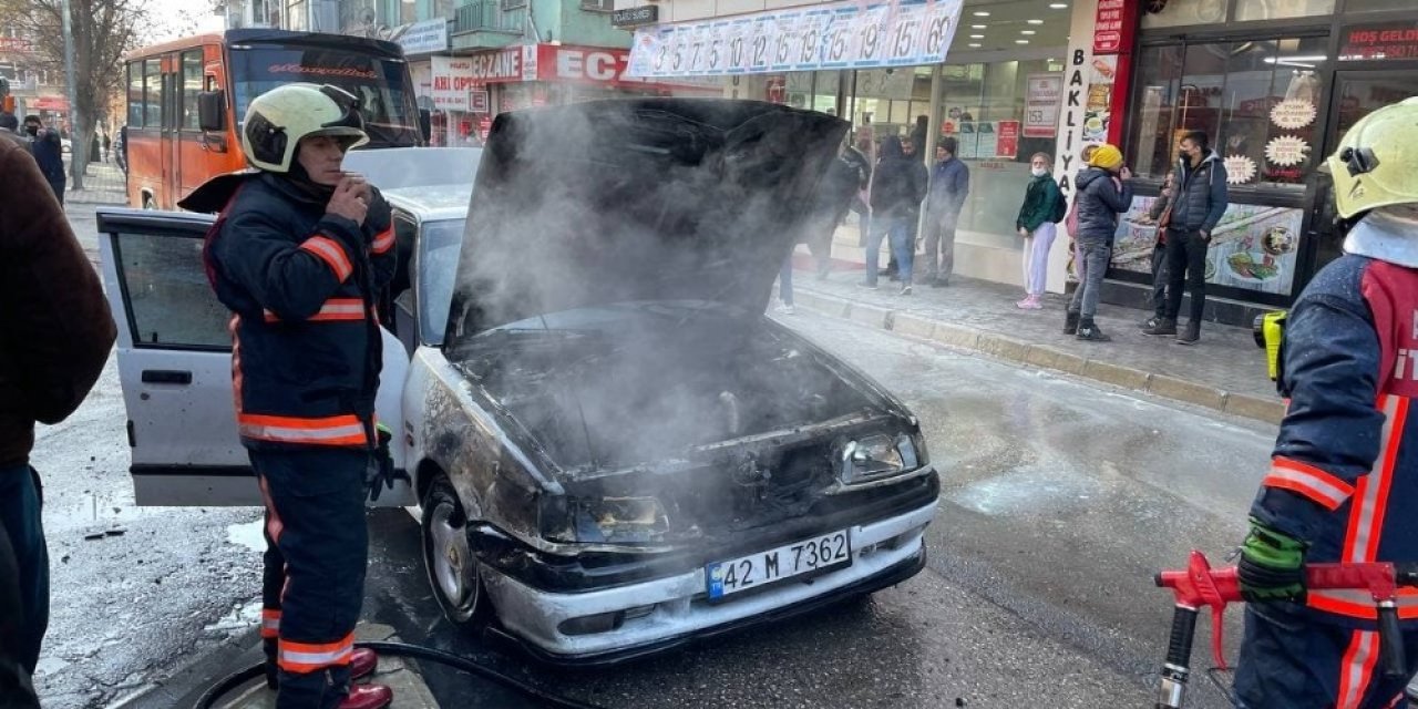 Ankara’da Alev Alan Park Halindeki Araç Yandı