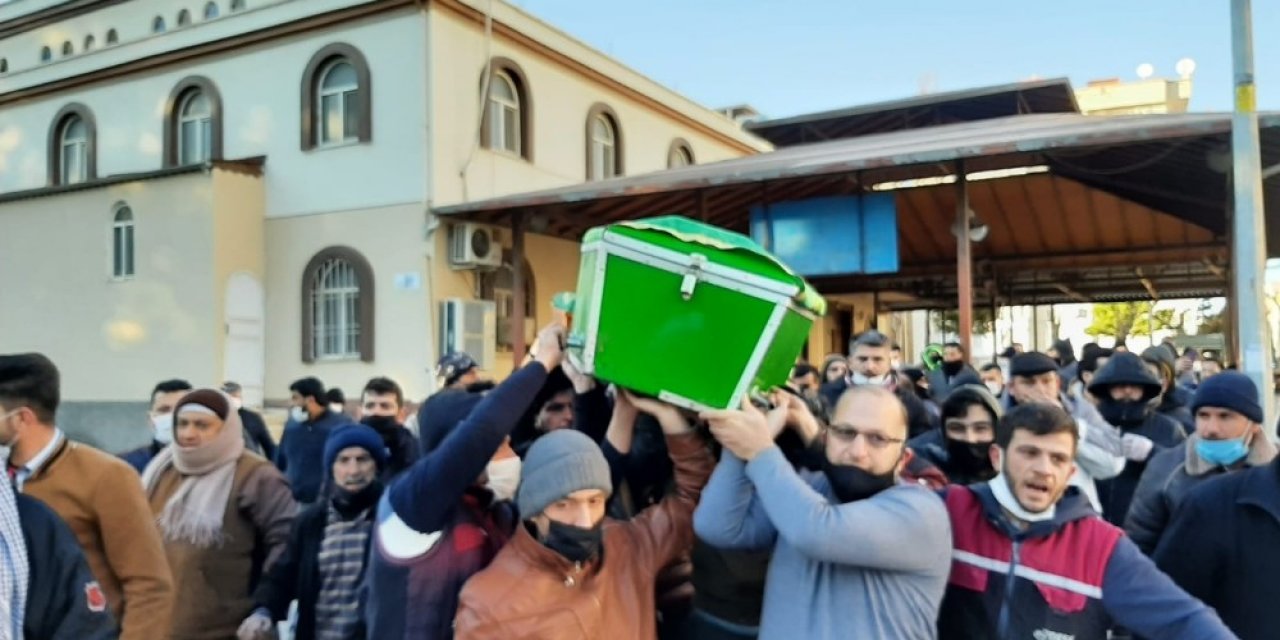 Yanarak Ölen İki Kardeş Yan Yan Defnedildi