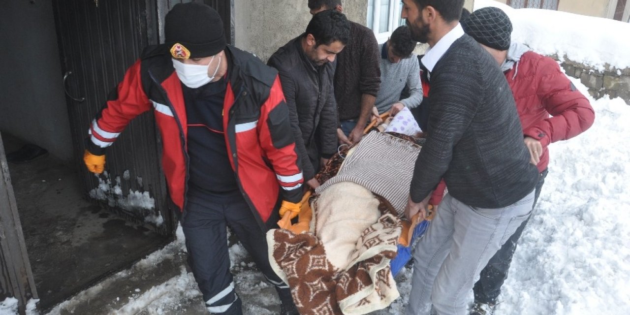 Beyaz Teyze İçin Tüm Mahalleli Seferber Oldu