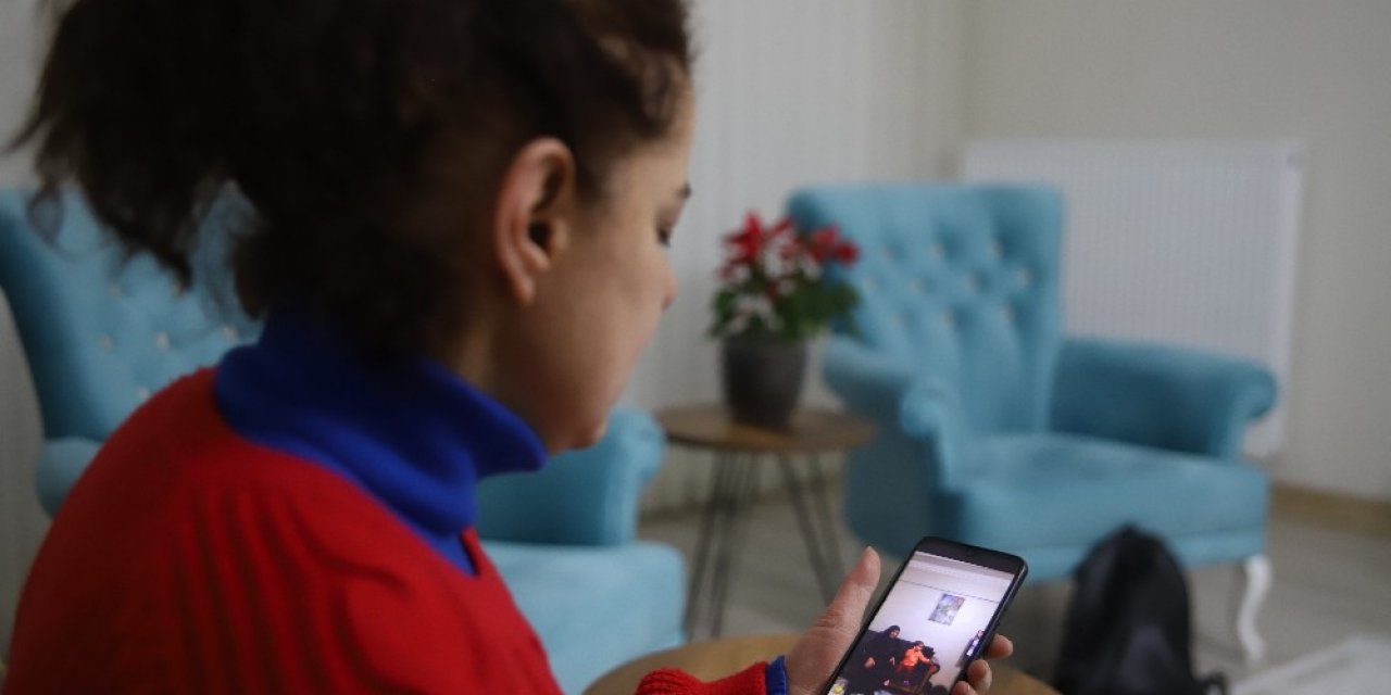Annesi Depremde Hayatını Kaybetti, Kendi 16 Saat Sonra Kurtarıldı, Annesinden Geriye Bir Tek Video Kaldı