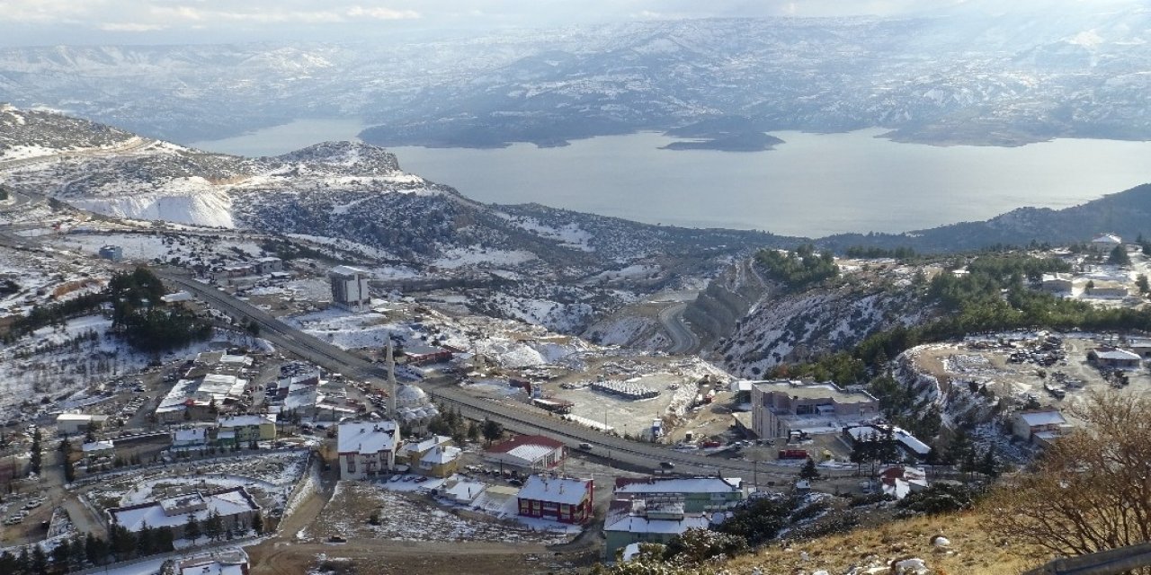 Toroslar Gelinliğini Giydi