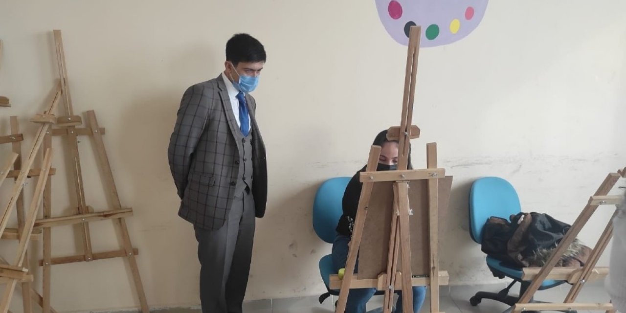 Ergani Kaymakamı Öztürk Gençlik Merkezini Gezdi