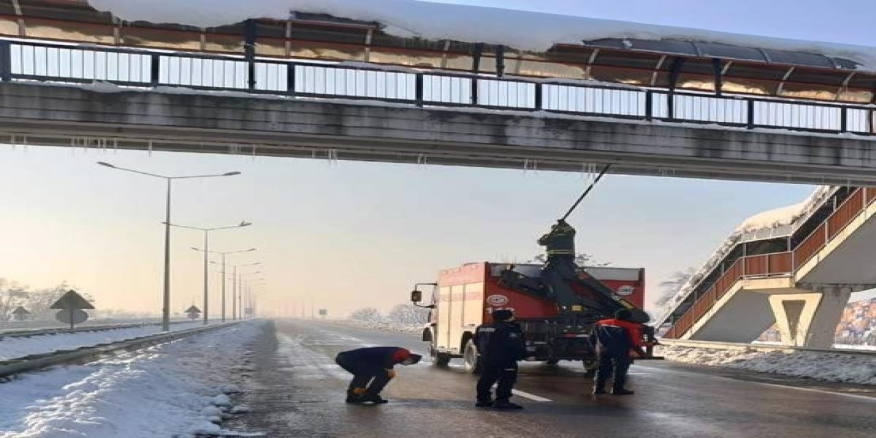 Çatılarda Oluşan Kar Ve Buz Sarkıtlarına Dikkat