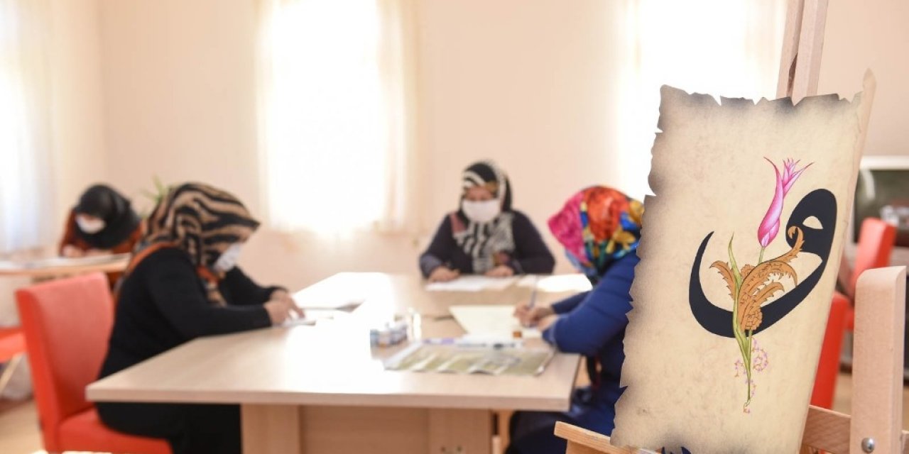 Altındağlı Kadınlar Tezhip Sanatıyla Ev Ekonomisine Katkı Sağlıyor