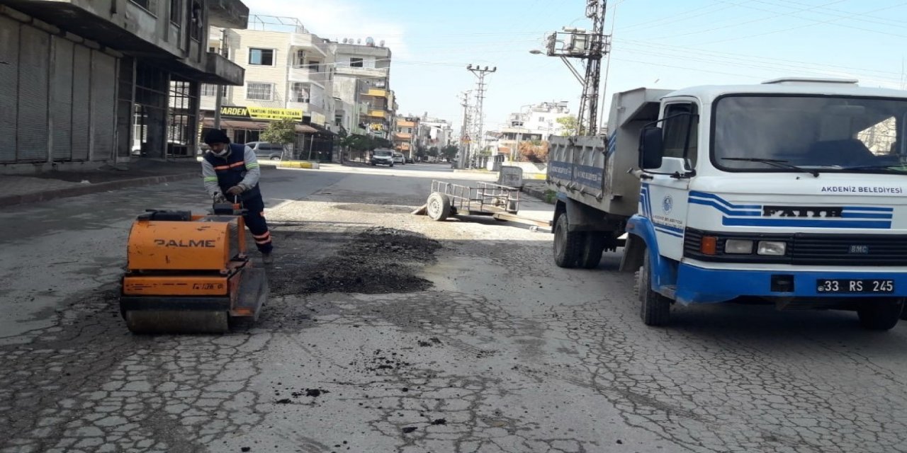 Akdeniz’de Yol Ve Kaldırım Çalışmaları Sürüyor