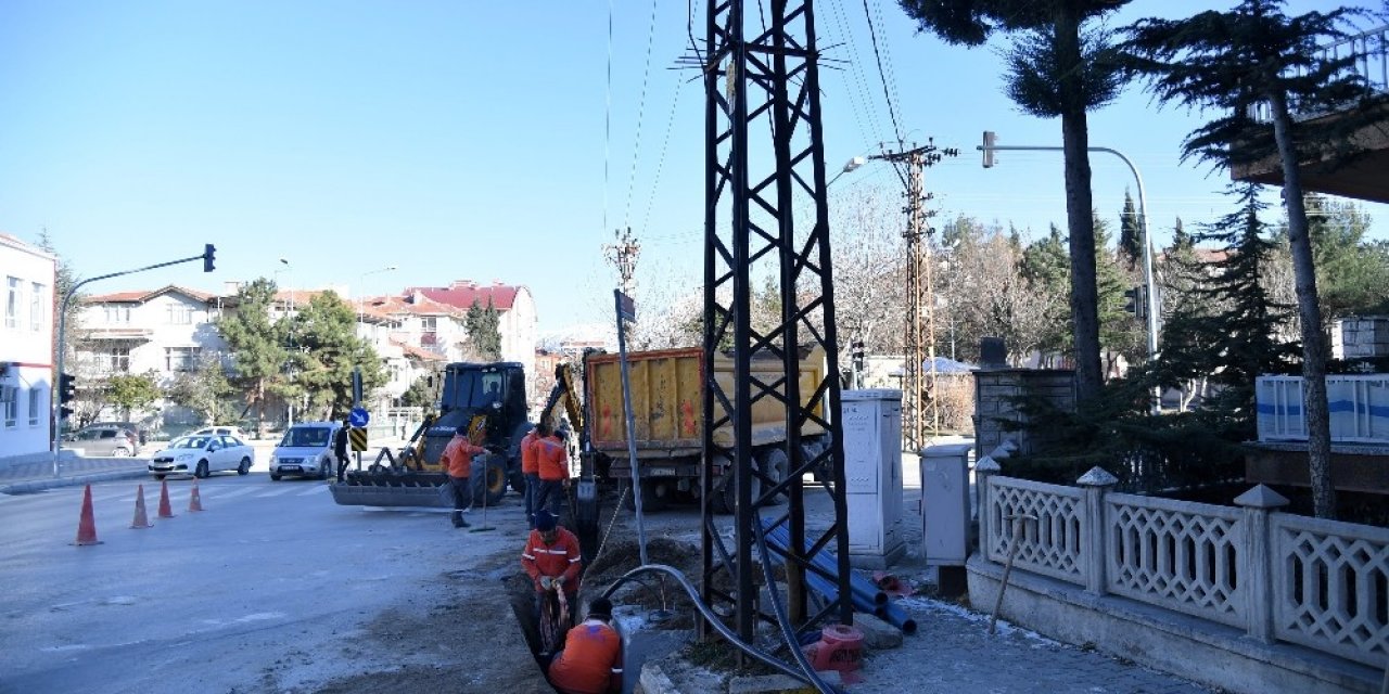 Isparta’da Elektrik Hatları Yer Altına Alınıyor