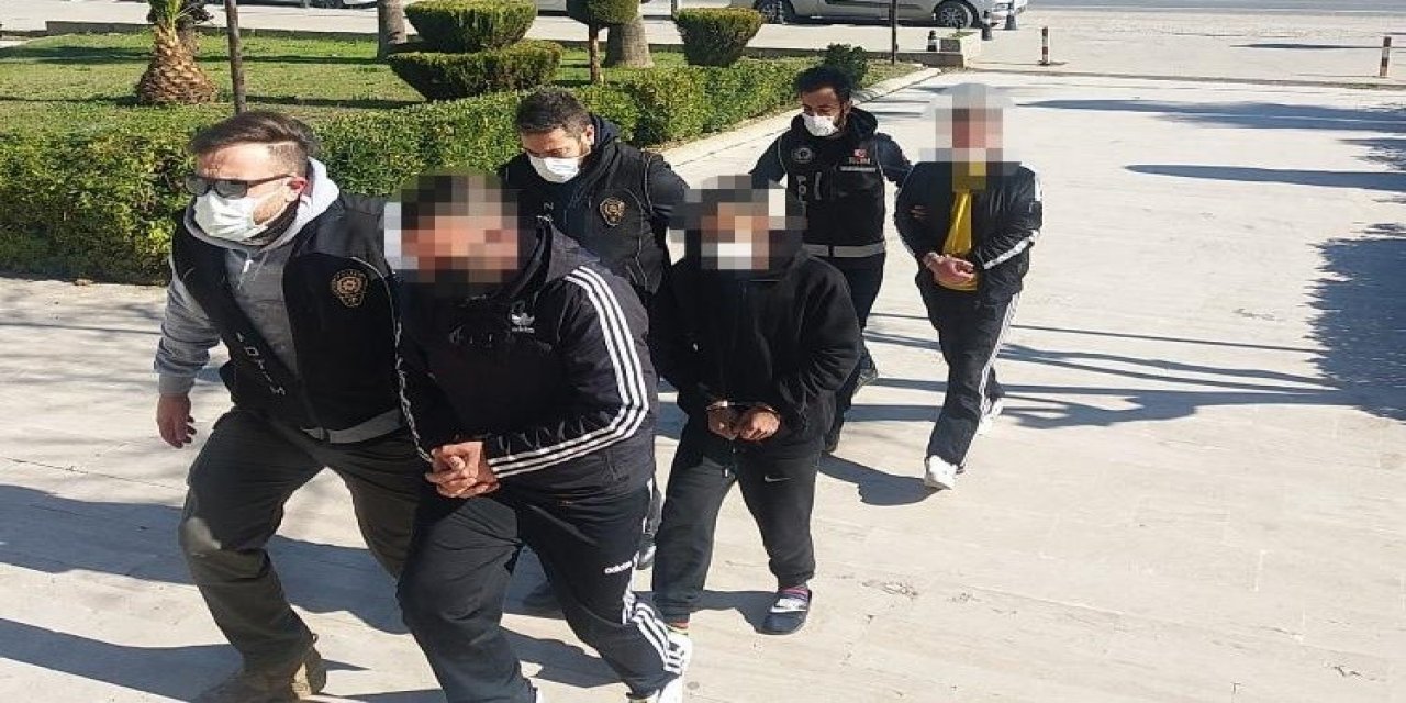 Polisin ’şok’ Uygulamasına Takılan 4 Kişiden 2’si Tutuklandı