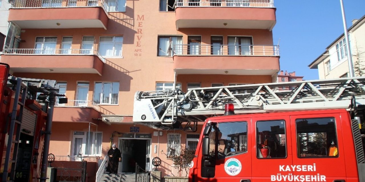 Yakınlarının Evinin Yandığını Gördüler, Gözyaşı Döktüler