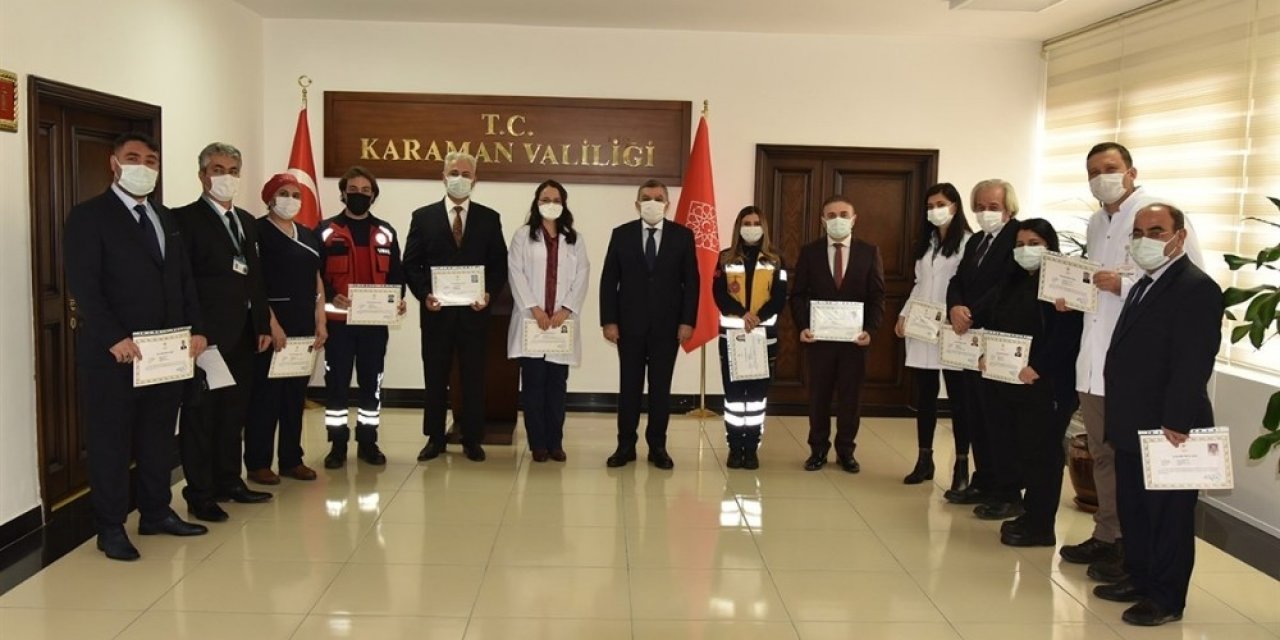 Vali Işık’tan Sağlık Çalışanlarına Başarı Belgesi