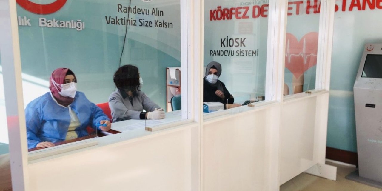 Körfez Belediyesi, Sağlık Çalışanları İçin Paravan Yaptı