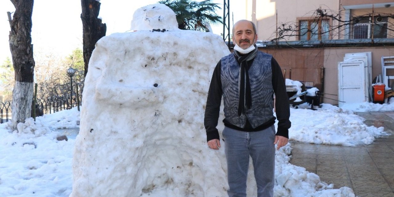 2 Metre Boyunda Yaptığı Kardan Adamı Saldırıya Uğrayan Adam Konuştu