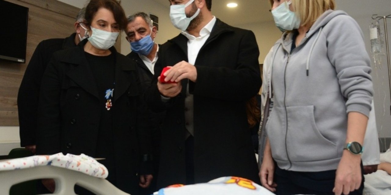 Gürbüz’den Yeni Doğan Bebeğe Altın