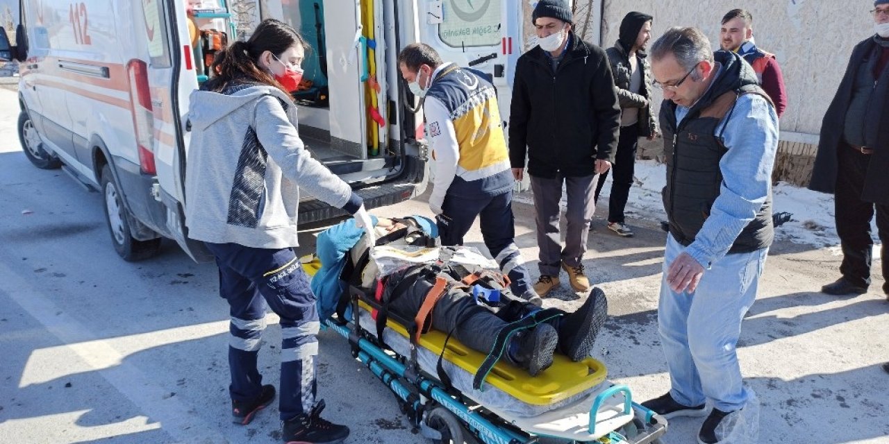Aksaray’da Otomobiller Çarpıştı: 3 Yaralı