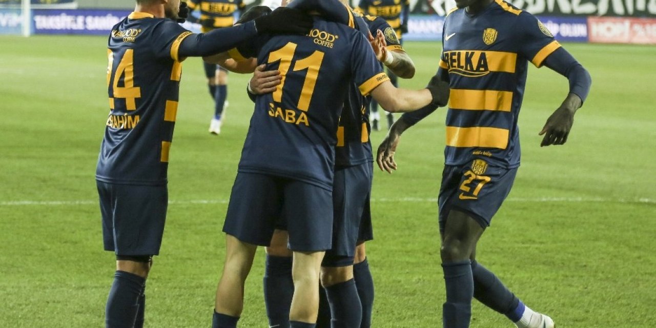 Süper Lig : Mke Ankaragücü: 1 - Kasımpaşa: 0 (ilk Yarı)