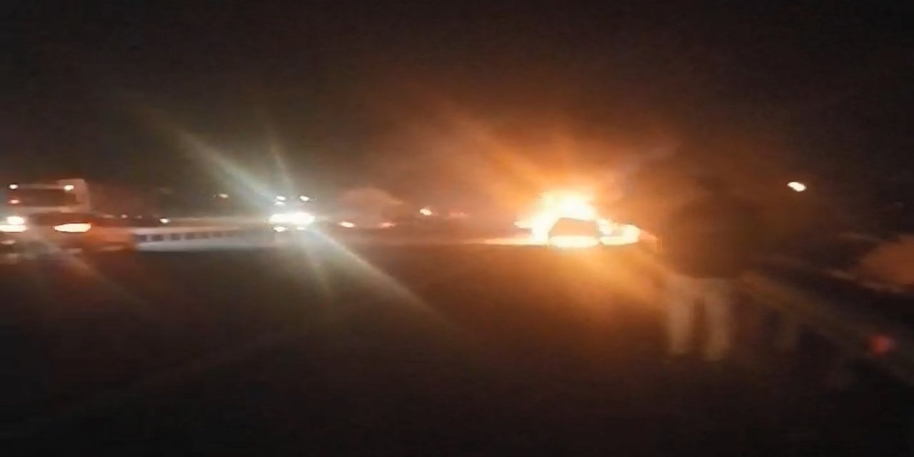 Tem’de Seyir Halindeki Otomobil Alev Alev Yandı