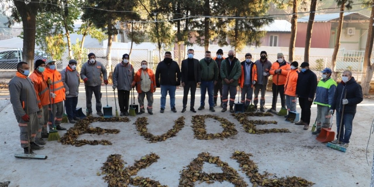Manisa’da Temizlik İşçilerinden ’evde Kal’ Mesajı