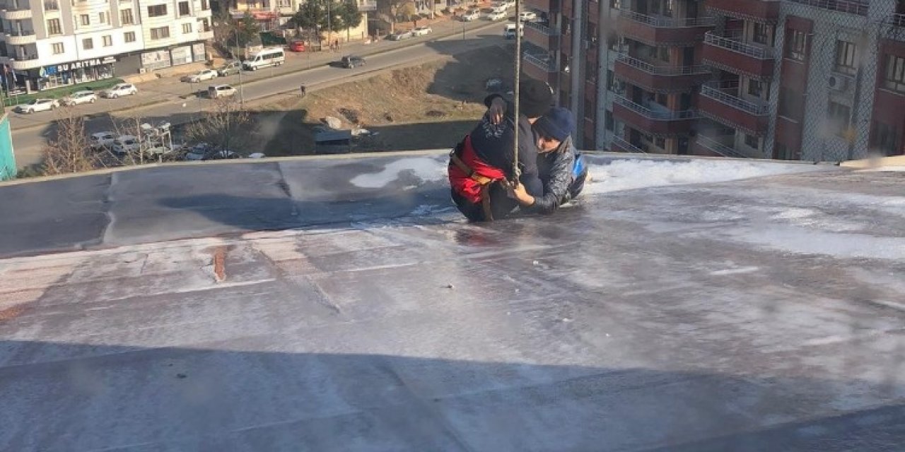 Ölümden Yağmur Suyu Oluğu Kurtardı