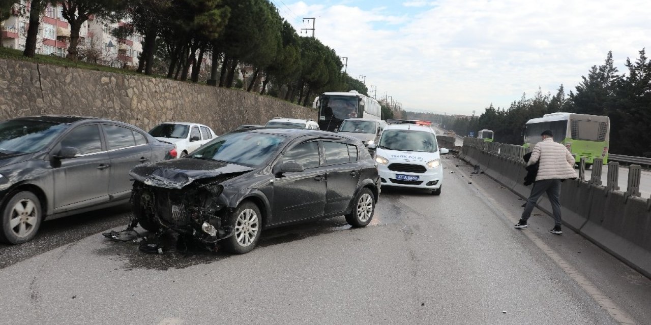 İzmit D-100’de Kaza: 1 Yaralı