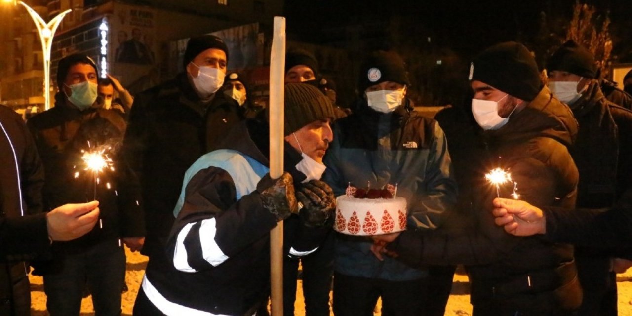 Temizlik İşçisine Eksi 15 Derecede Doğum Günü Sürprizi