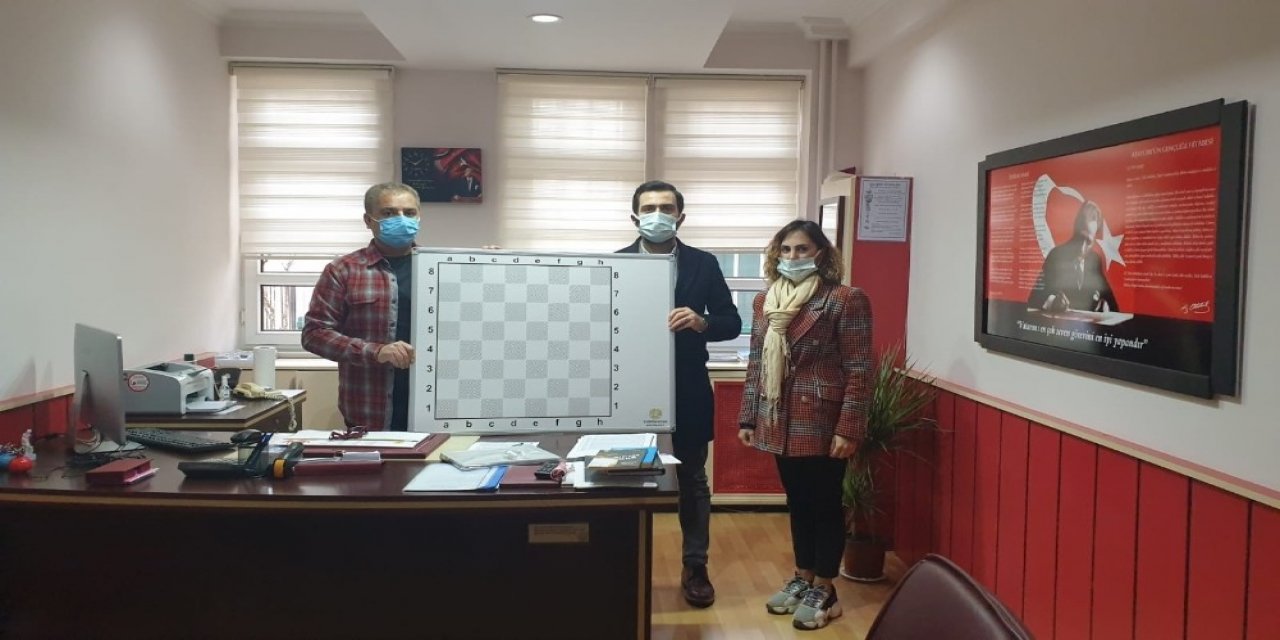 Gebze’deki Çevreci Okullara Hediye