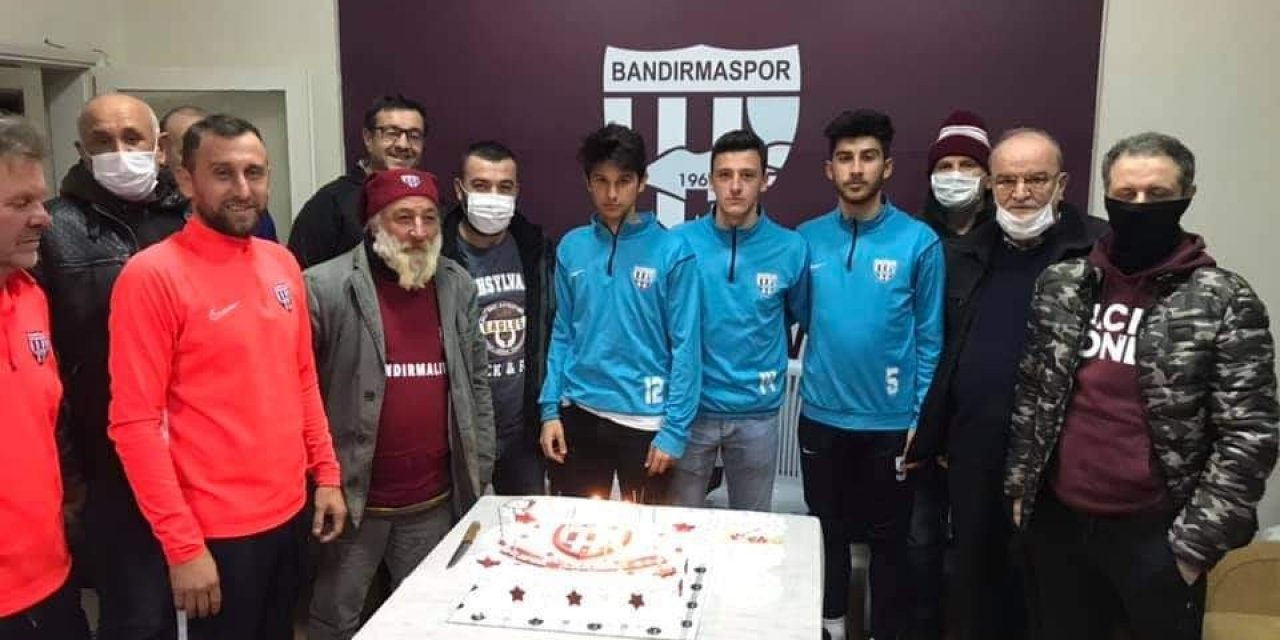 Taraftarlardan Altyapıya Pastalı Destek
