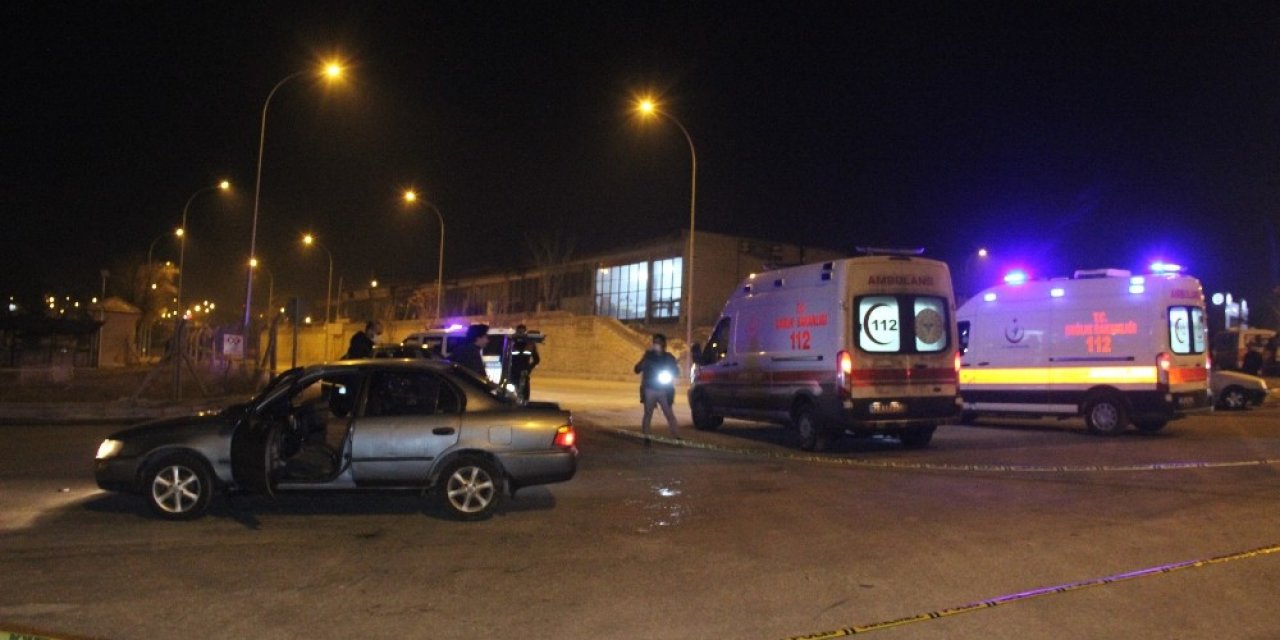 Karaman’da Araçlarının Önü Kesilen 2 Kişi Darp Edilerek Yaralındı
