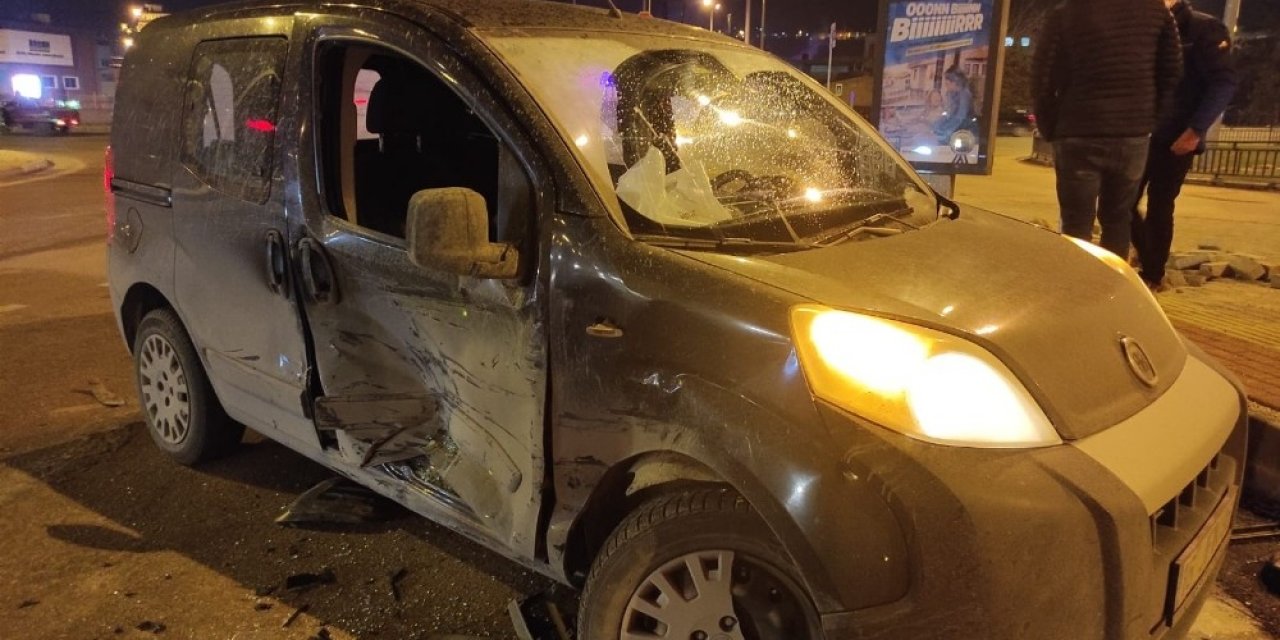 Kırmızı Işık İhlali Kazaya Neden Oldu: 1 Yaralı