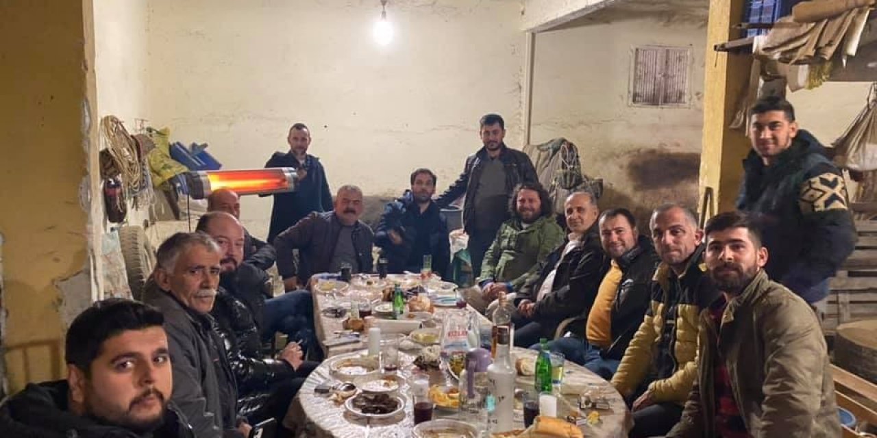 Gün Belediye Başkanı’nın Doğum Günü Olunca Sosyal Mesafe Ve Yasaklar Ortadan Kalktı