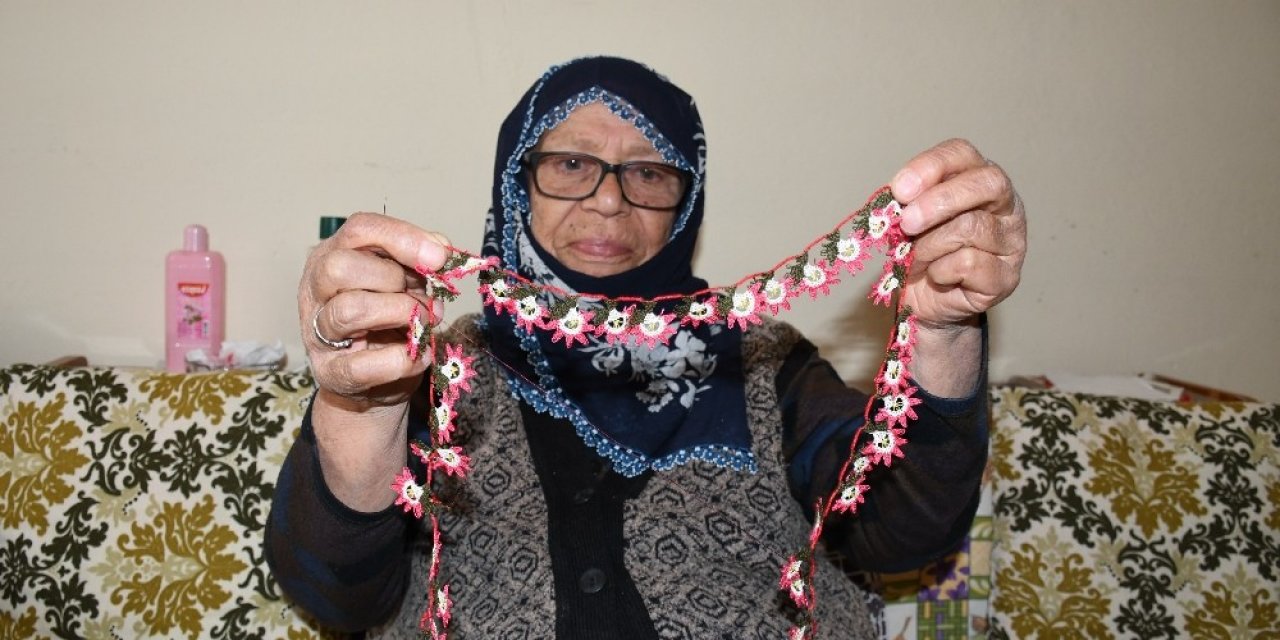 81 Yaşındaki Pakize Teyze, İğne Oyası İle 4 Çocuk Okutup, Evlendirdi