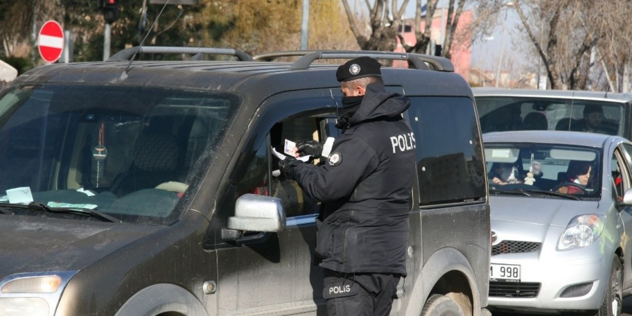 Polis Kısıtlamanın Sorunsuz Sürmesi İçin Yoğun Mesai Harcıyor