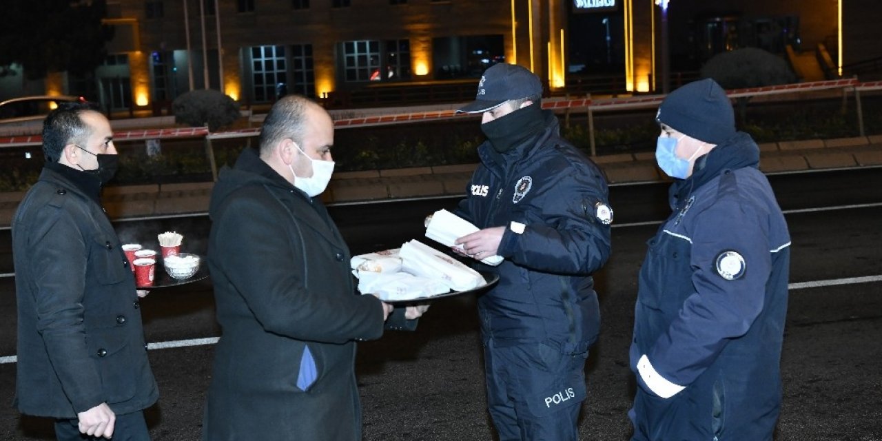 Büyükşehir’den Soğuk Kısıtlama Gününde Sıcak Davranış