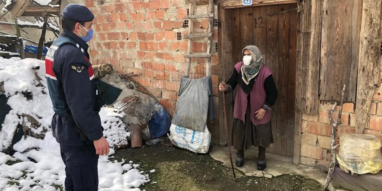 Jandarma Ekipleri, Yaşlıları Çocukları Ve Torunları İle Görüştürdü