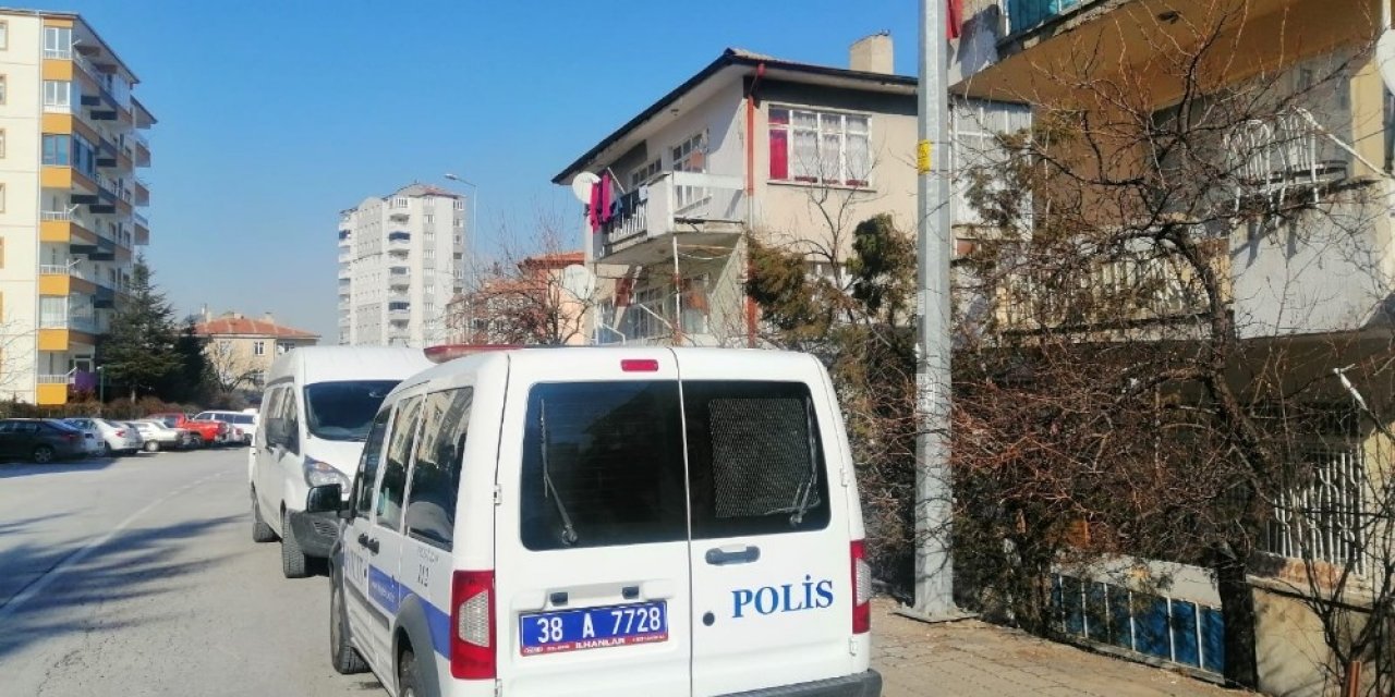 67 Yaşındaki Adam Evinde Ölü Olarak Bulundu