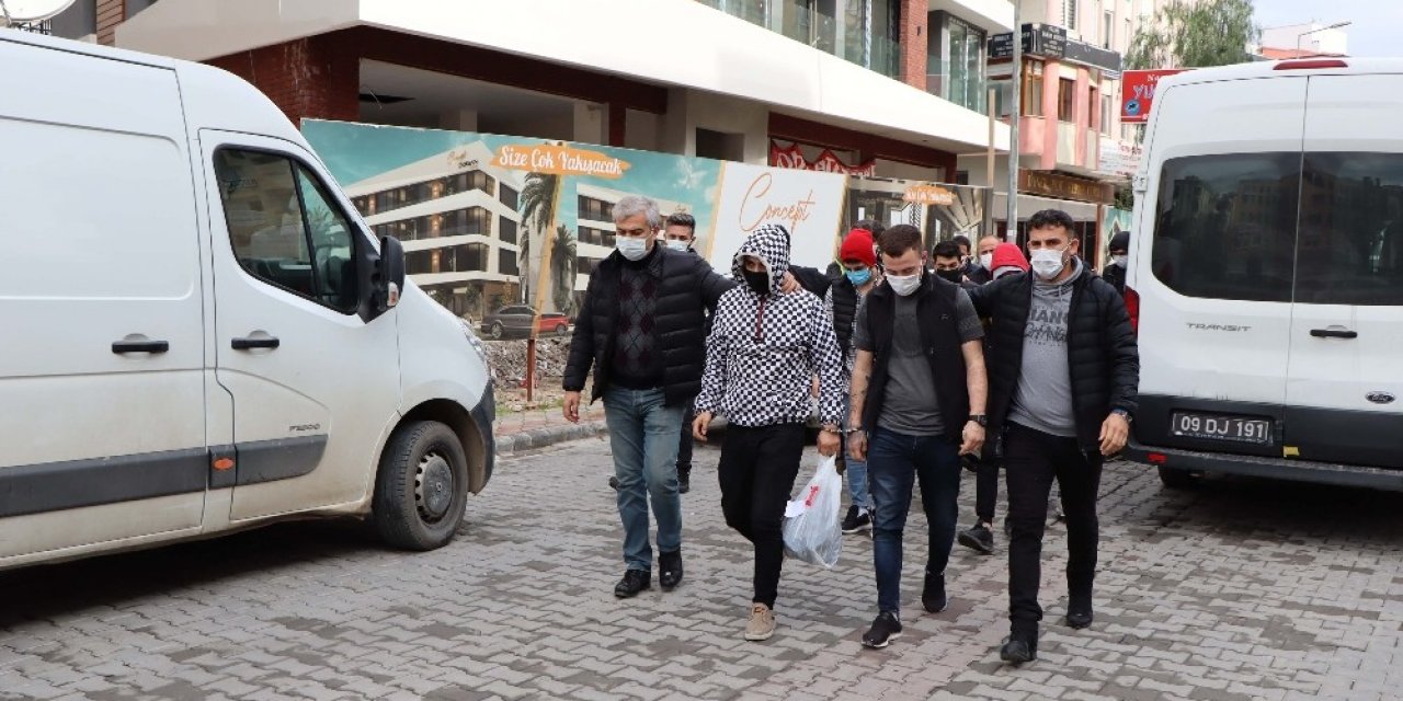 Kuşadası’ndaki 16 Ayrı Hırsızlık Olayının Şüphelisi 7 Kişi Yakalandı