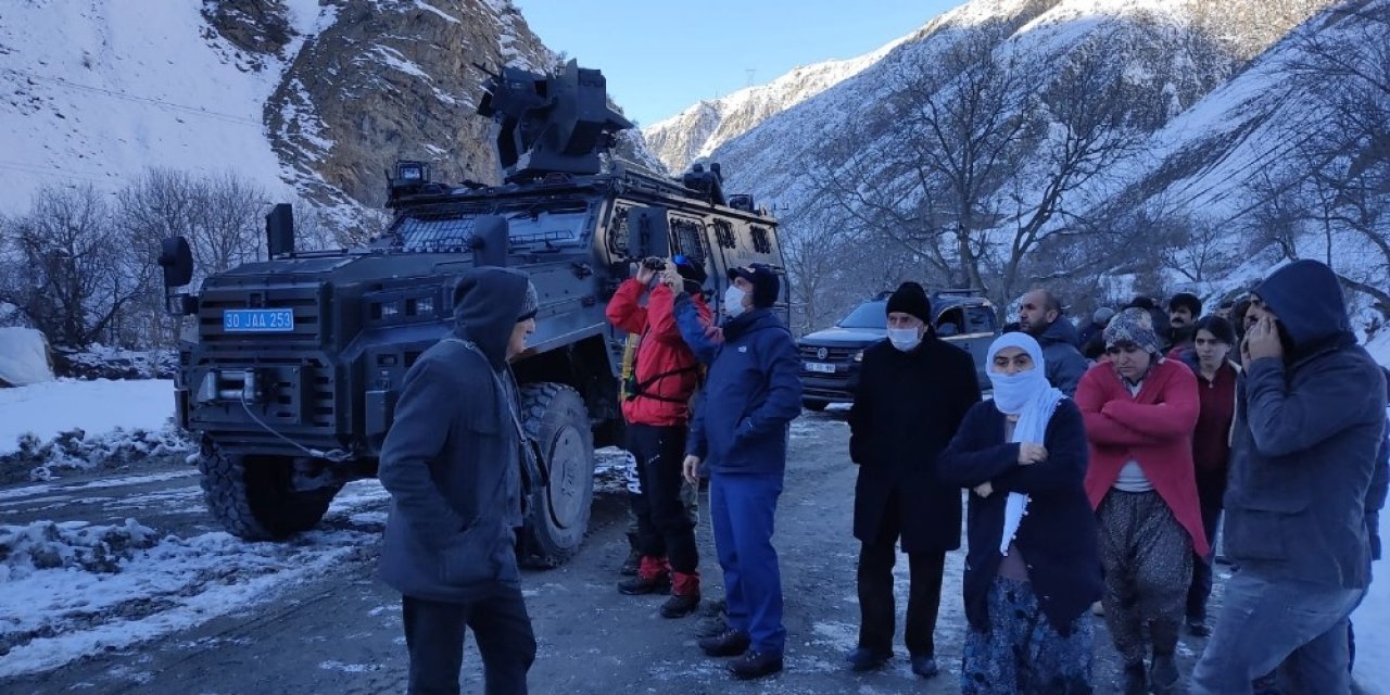 Dağda Mahsur Kalan Çiftçi Kardeşler Kurtarıldı