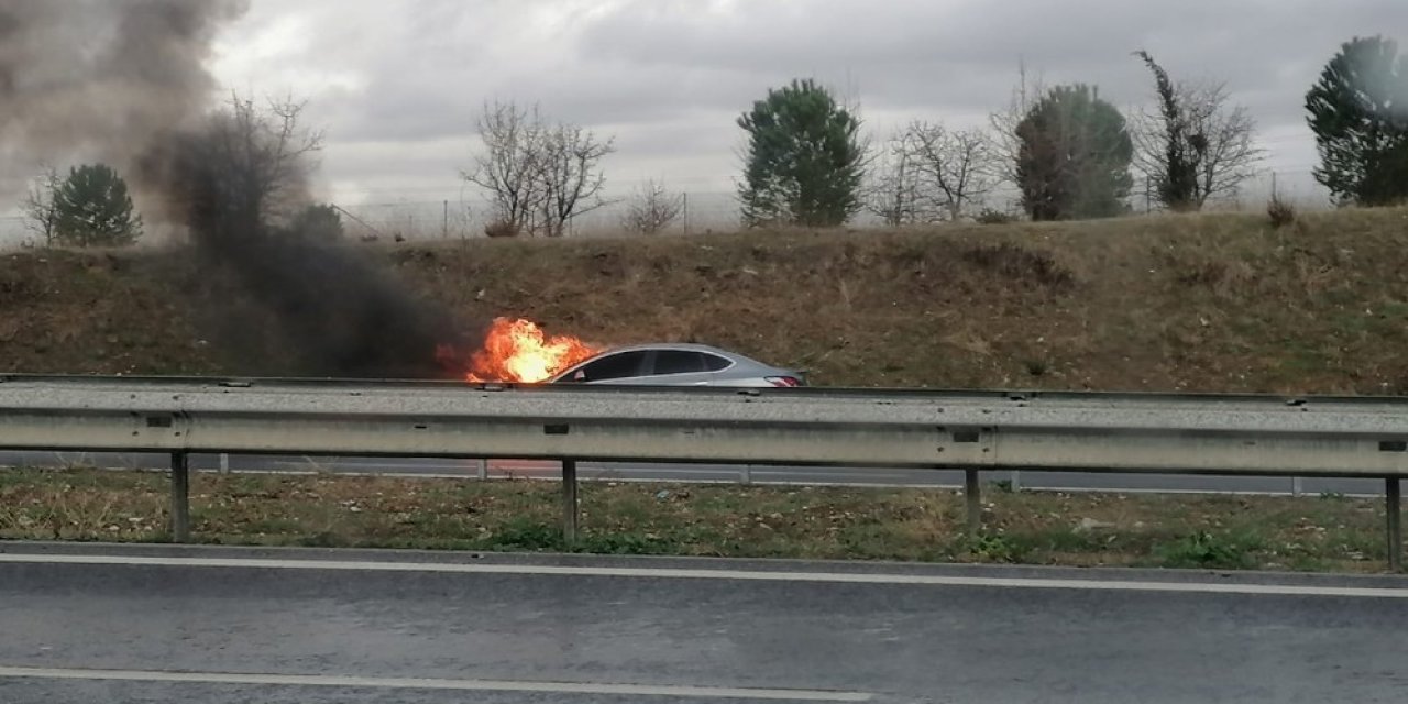 Otobanda Yanan Araç Kullanılamaz Hale Geldi