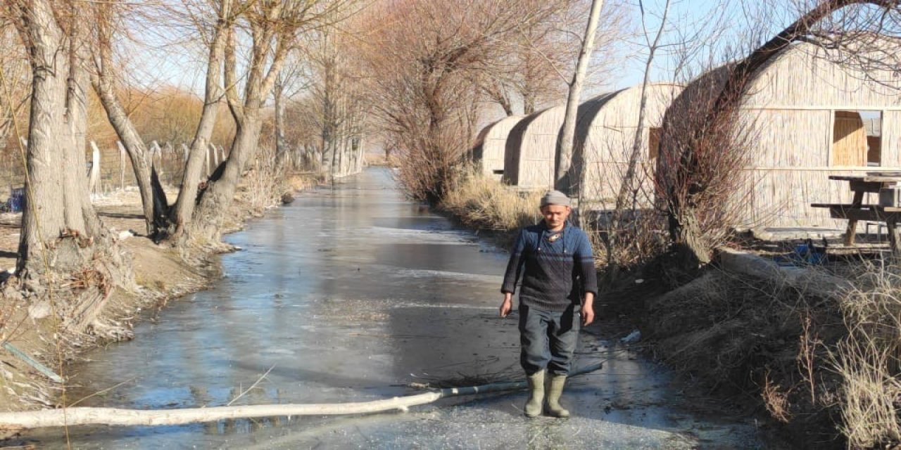 Sultan Sazlığı’ndaki Göl Buz Tuttu