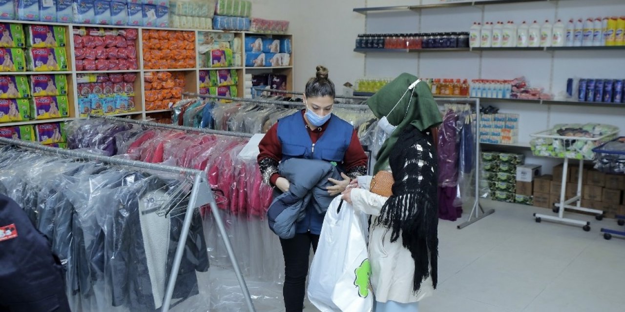 Şehitkamil’den Dar Gelirli Ailelere Giyim Yardımı