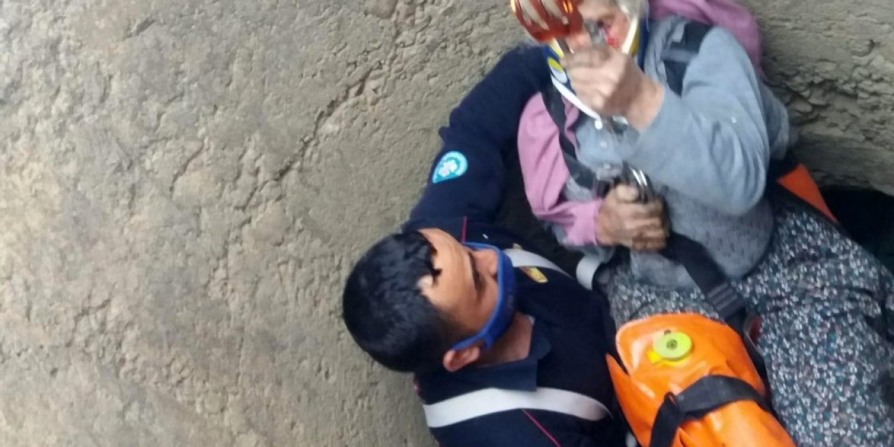 Kuyuya Düşen Vatandaşı İtfaiye Ekipleri Kurtardı