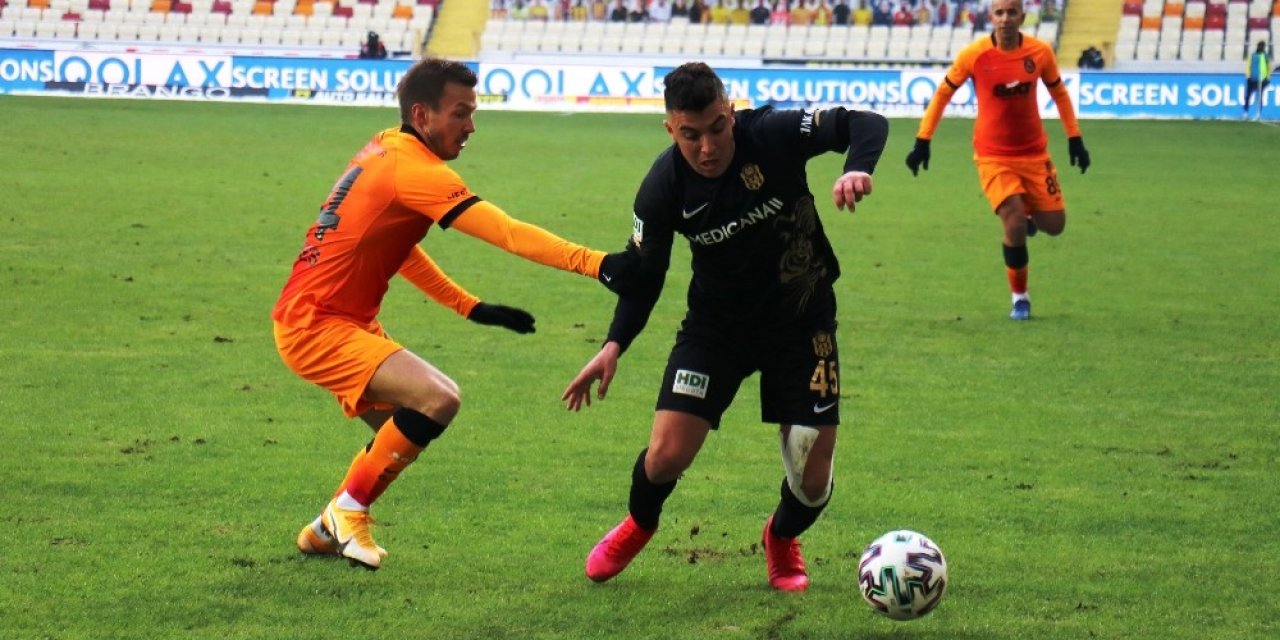 Süper Lig: Yeni Malatyaspor: 0 - Galatasaray: 0 (ilk Yarı)
