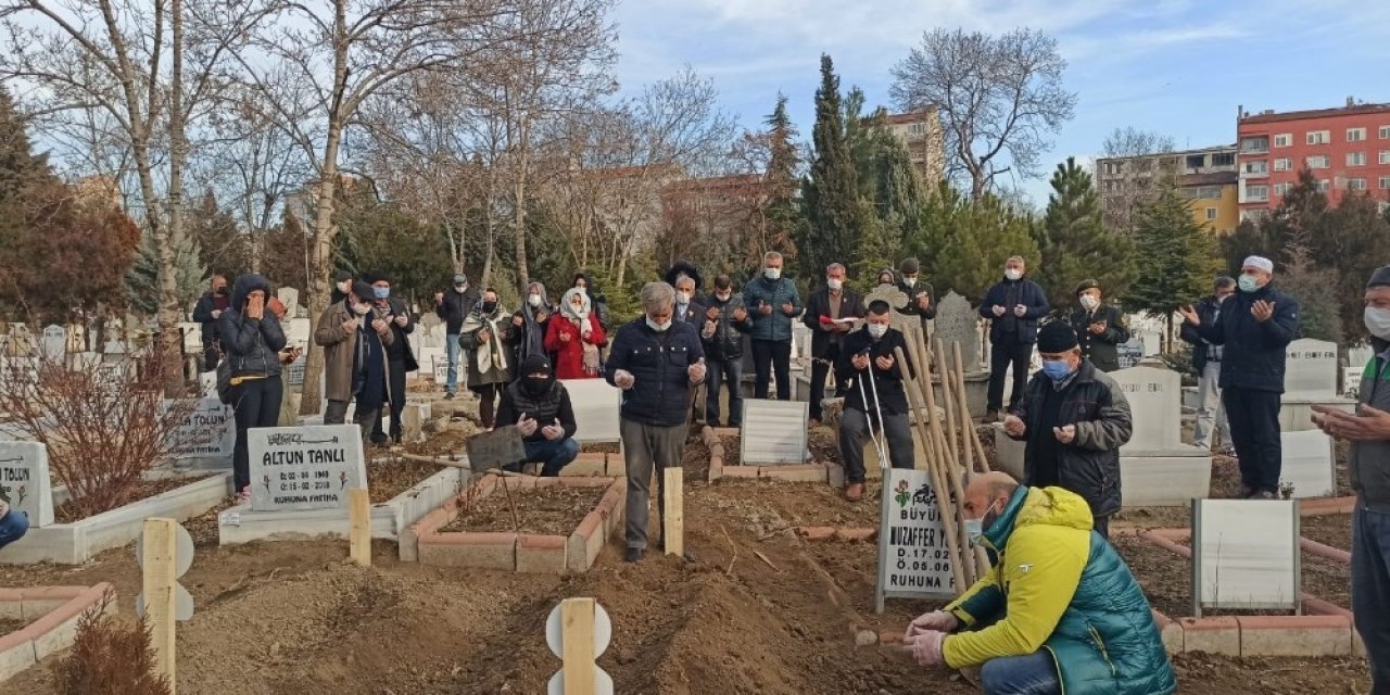 Sokak Ortasında Bıçaklanan Kıbrıs Gazisi Son Yolculuğuna Uğurlandı