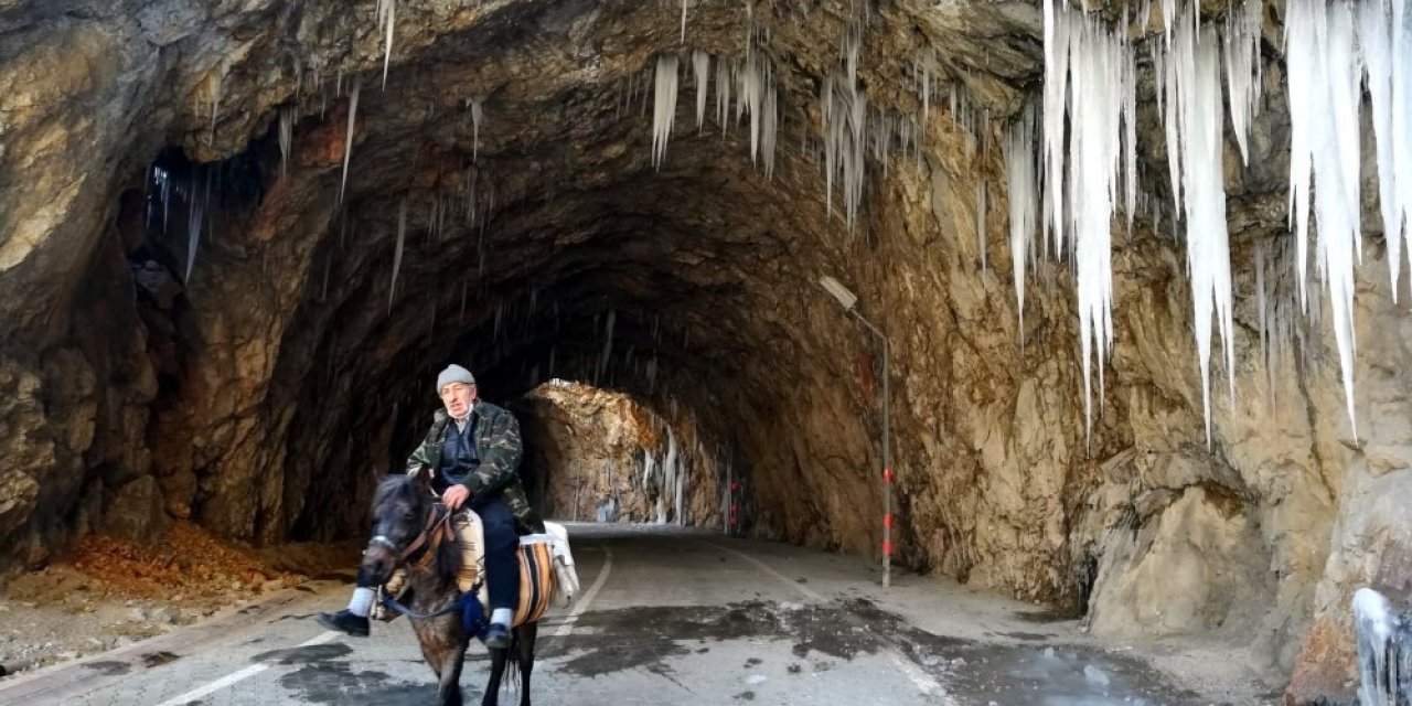 Tarihi Taş Yol Buz Tuttu