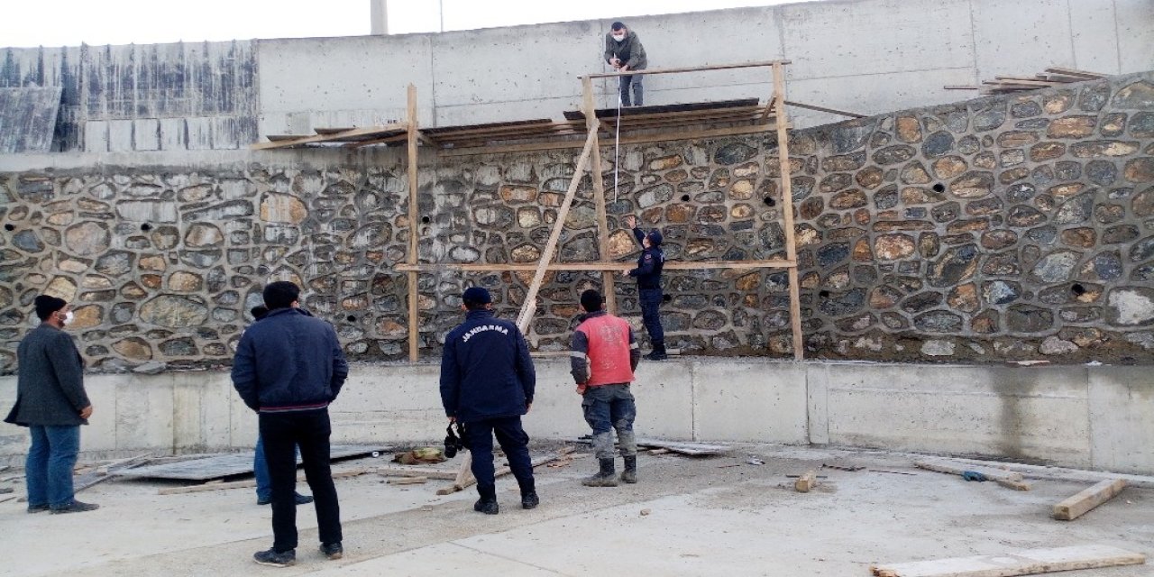 9 Metre Yüksekten Beton Zemine Düşen İşçi Ağır Yaralandı