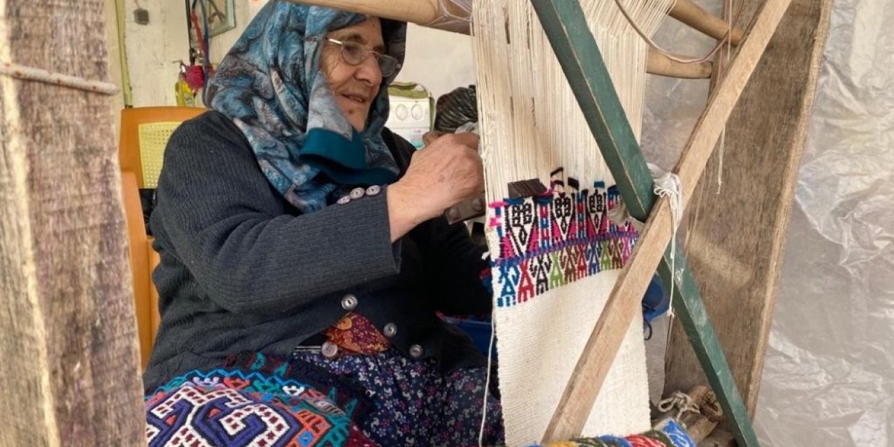 69 Yıldır Kilim Dokuyan 86 Yaşındaki Teslime Nine Gençlere ...
