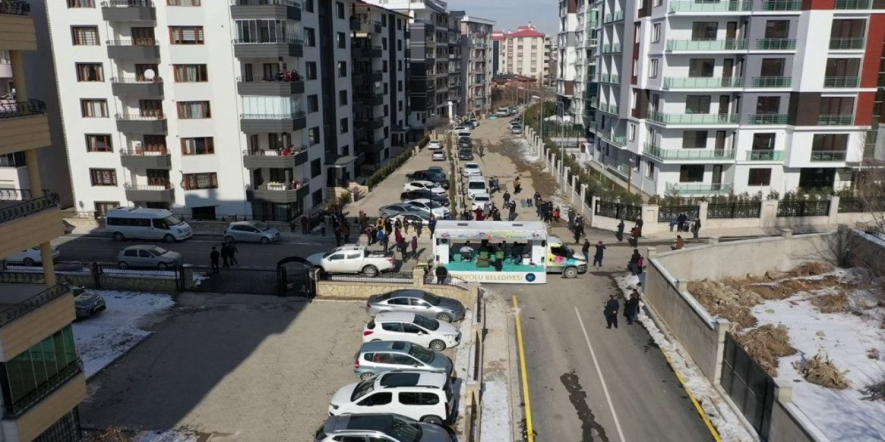 İ̇pekyolu'nda Sokak Konserleri Tüm Hızıyla Devam Ediyor