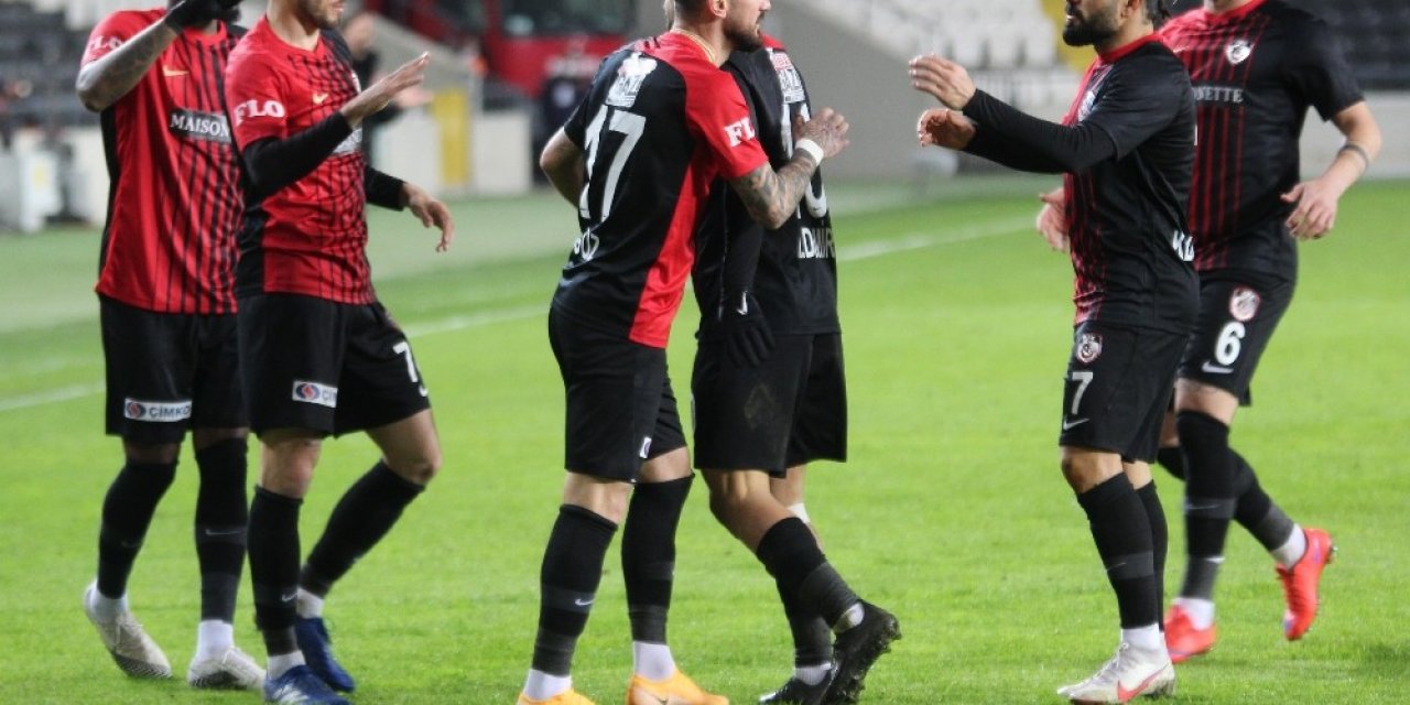 Gaziantep Fk Uzatmalarda Yıkılıyor